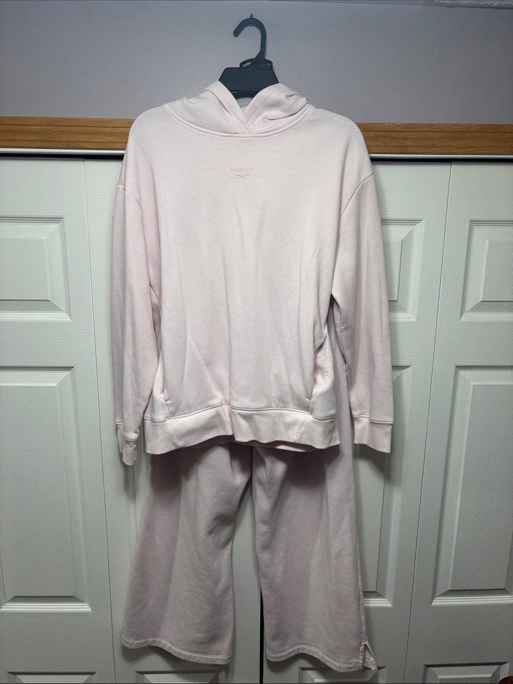 Reebok Women’s Swift Hoodie And Sweat Set Frosted Berry Pink Size Large